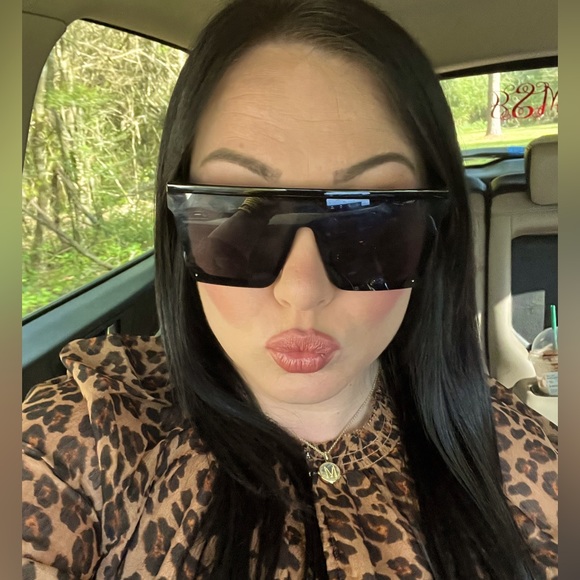 Meet your Posher, Marissa - Picture 2 of 3